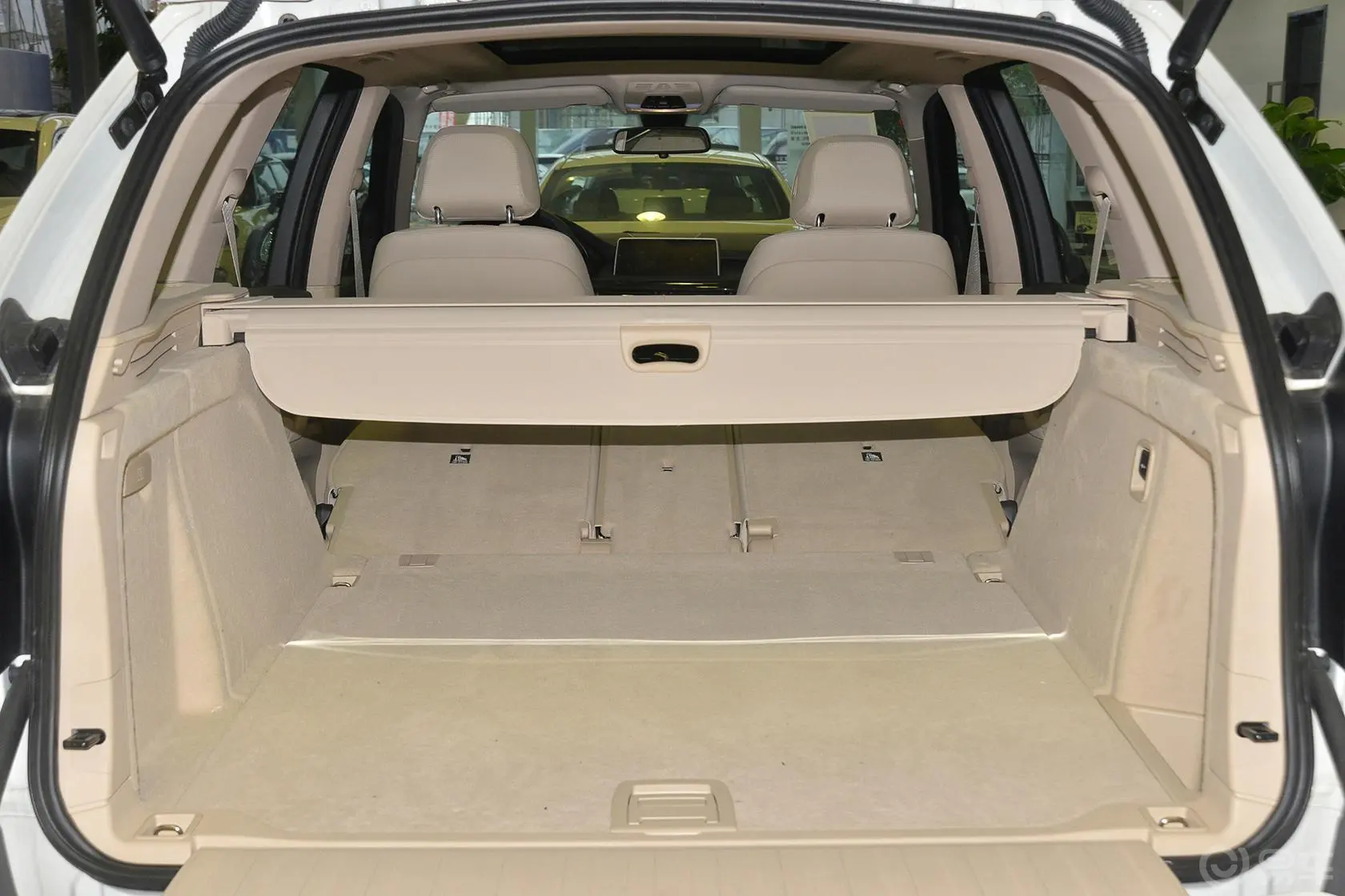 宝马X5(进口)xDrive35i 领先型行李箱空间（后排全放倒）
