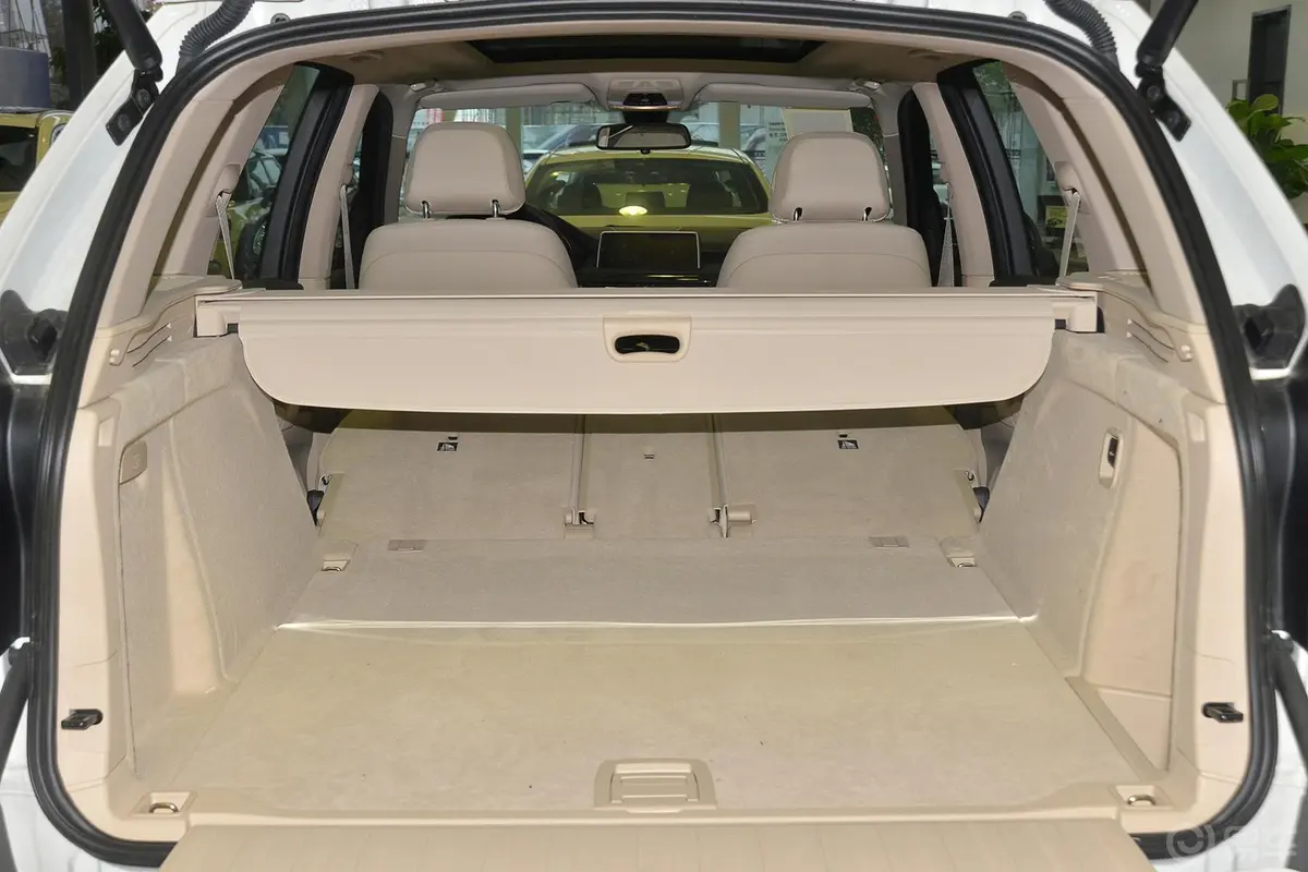 宝马X5(进口)xDrive35i 领先型行李箱空间（后排全放倒）