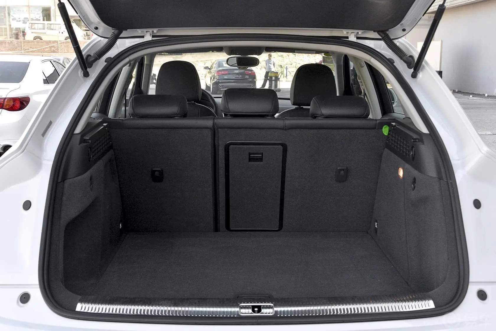 奥迪Q335 TFSI 舒适型行李箱空间