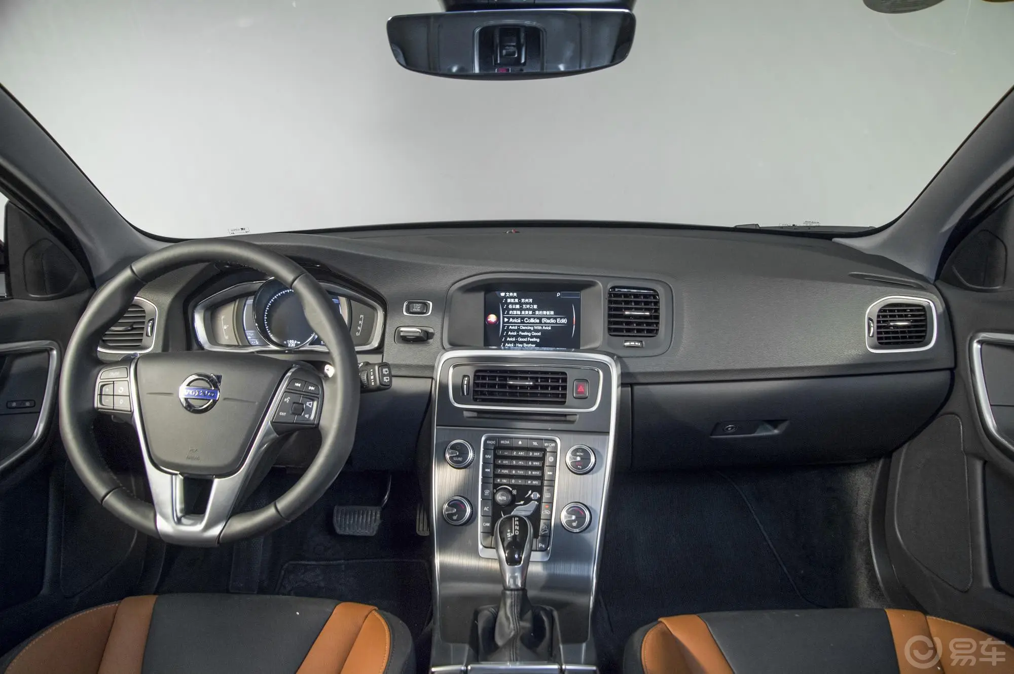 沃尔沃V60Cross Country 2.5T T6 AWD内饰全景正拍