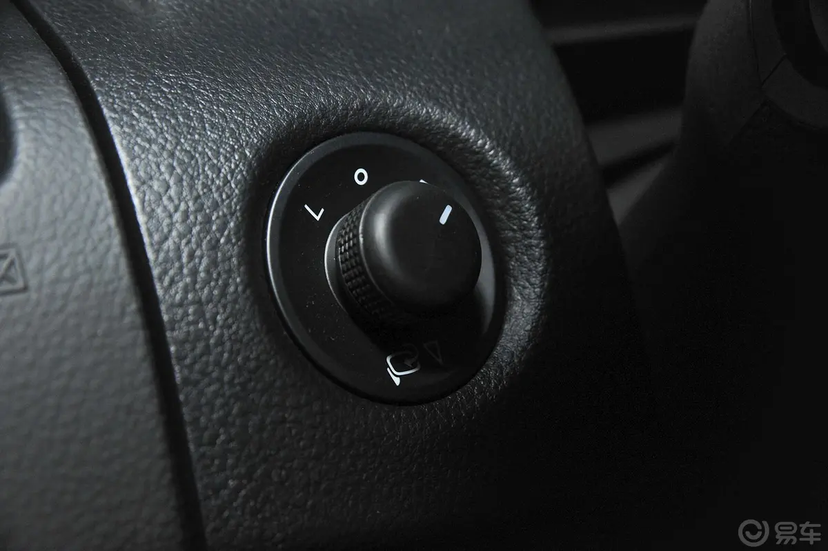 优6 SUV2.0T 智尊型外后视镜控制键
