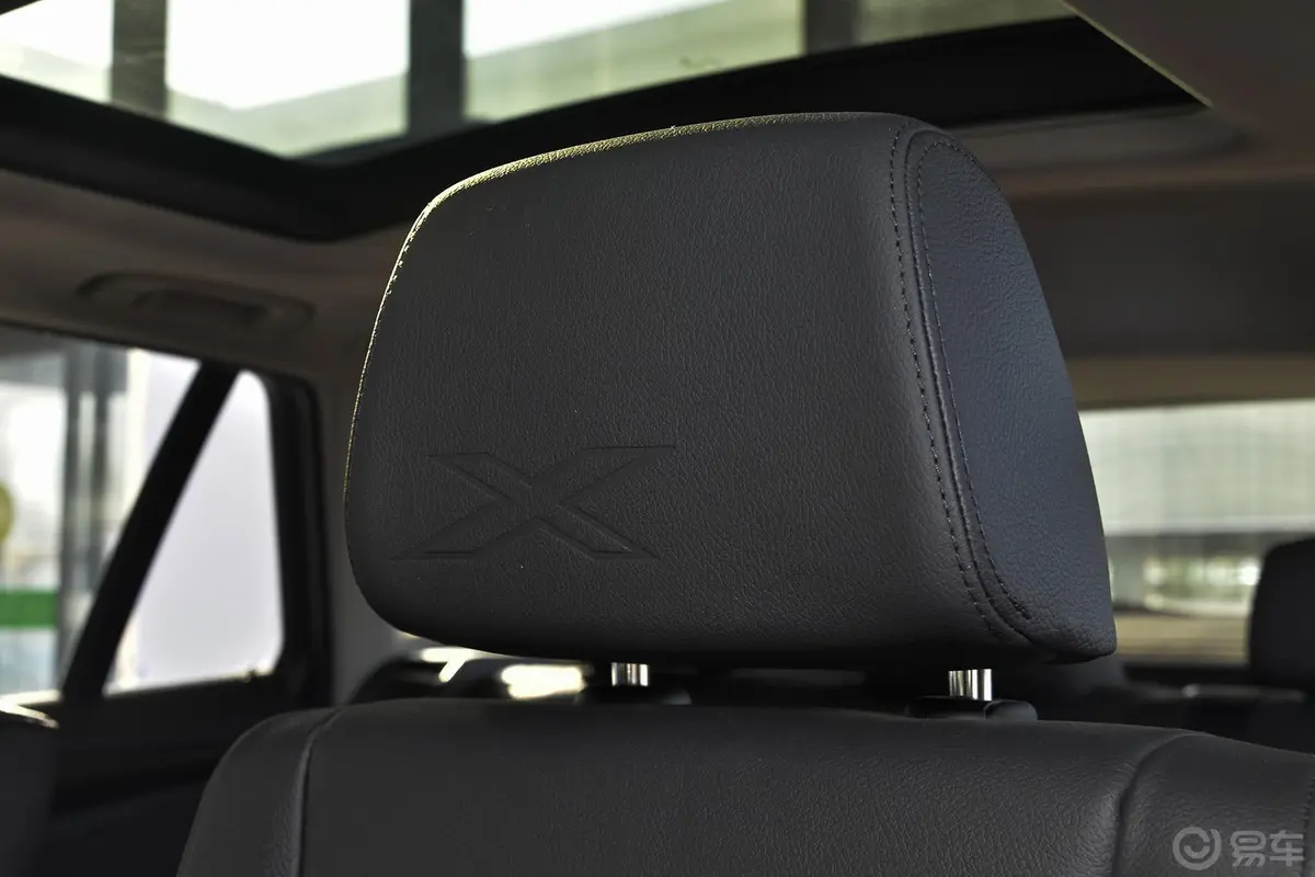 宝马X1xDrive20i X设计套装驾驶员头枕