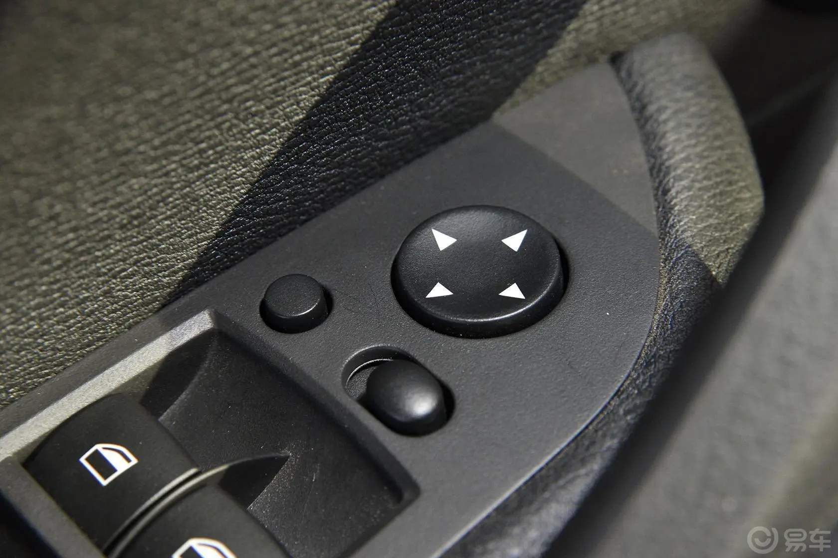 宝马X1xDrive20i X设计套装外后视镜控制键