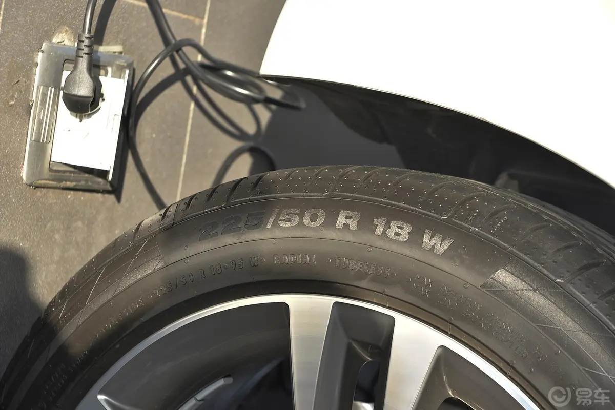宝马3系GT320i 设计套装型轮胎规格