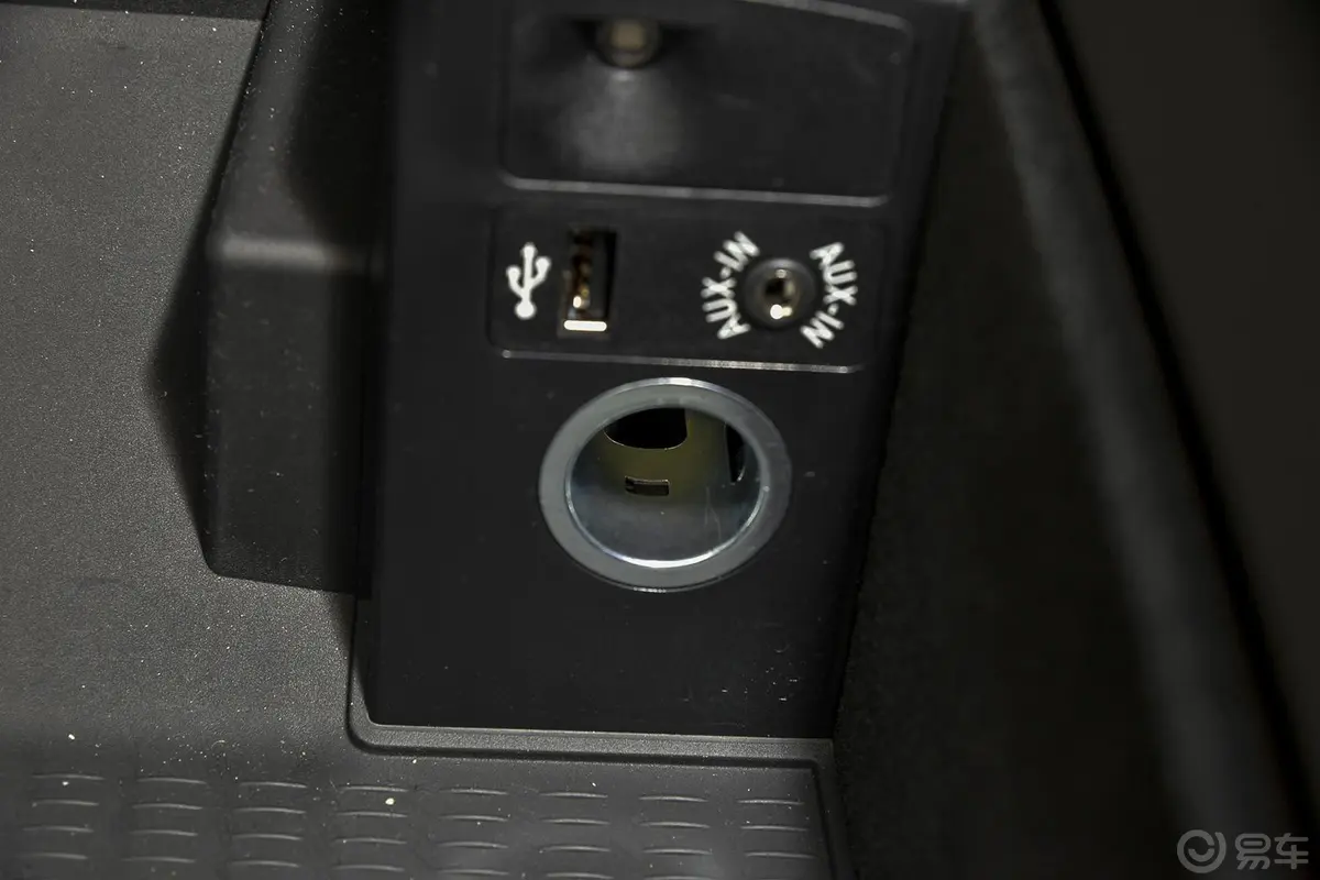 宝马7系730Li 豪华型USB接口