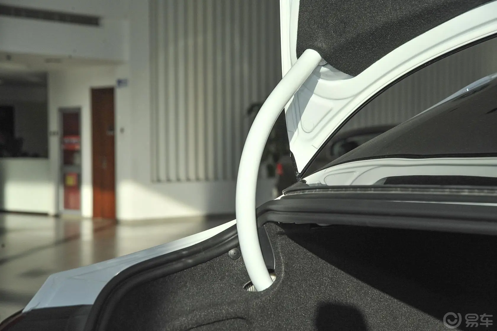 一汽-大众CC2.0T 双离合 豪华型行李厢支撑杆