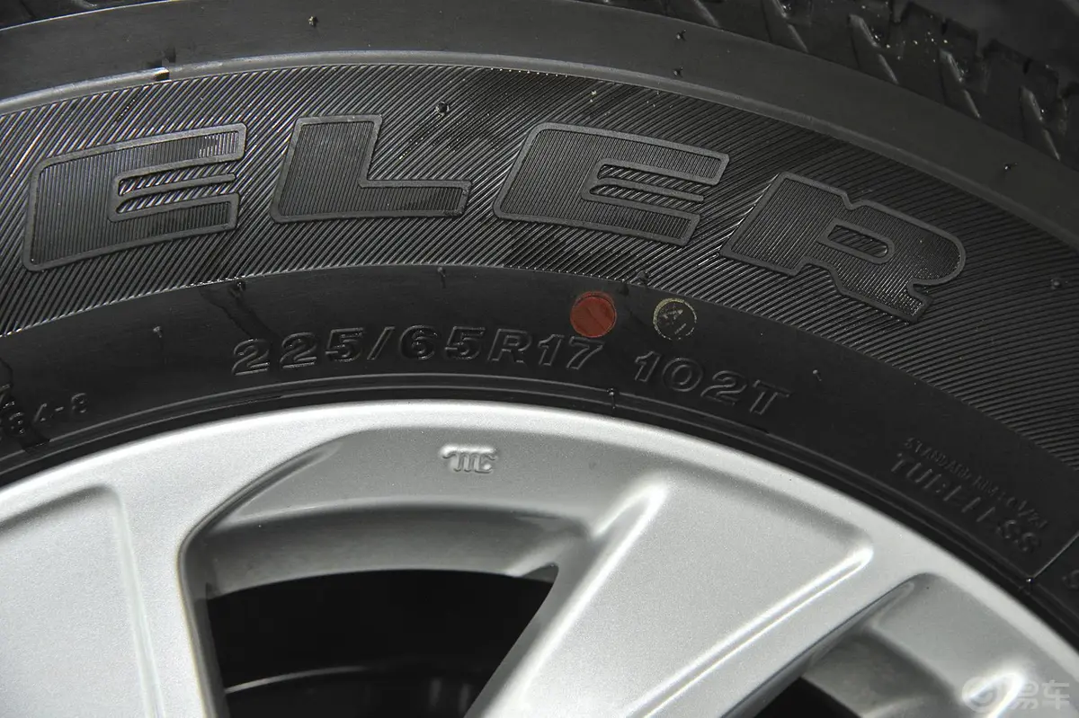 本田CR-V2.4L 两驱 豪华版轮胎规格