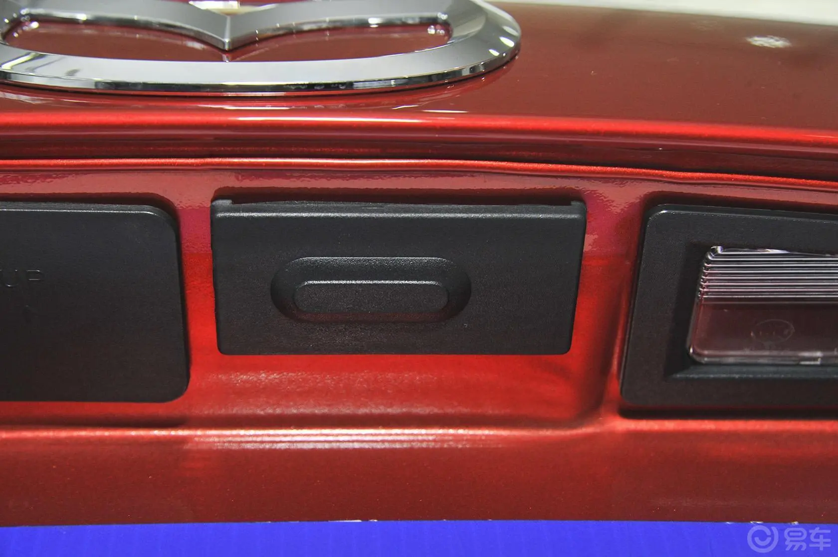 马自达3 昂克赛拉三厢 1.5L 手动 舒适型行李箱门外的开启键