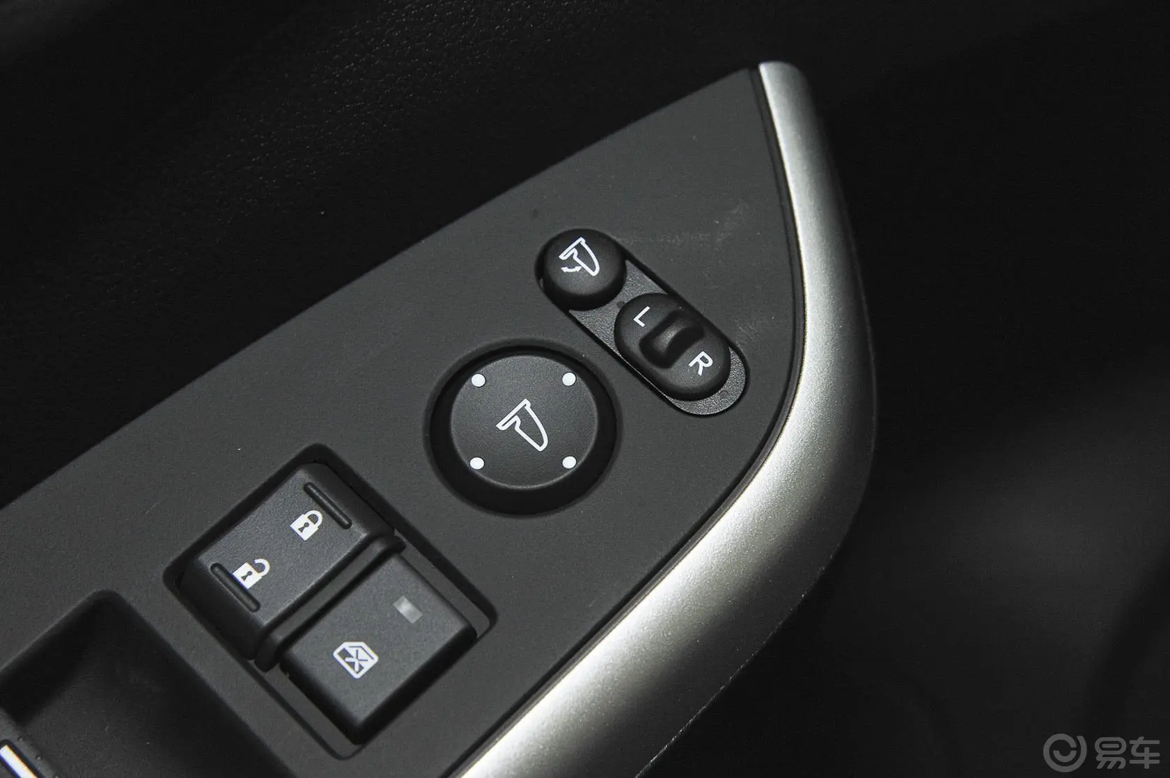 本田CR-V2.4L 两驱 豪华版外后视镜控制键