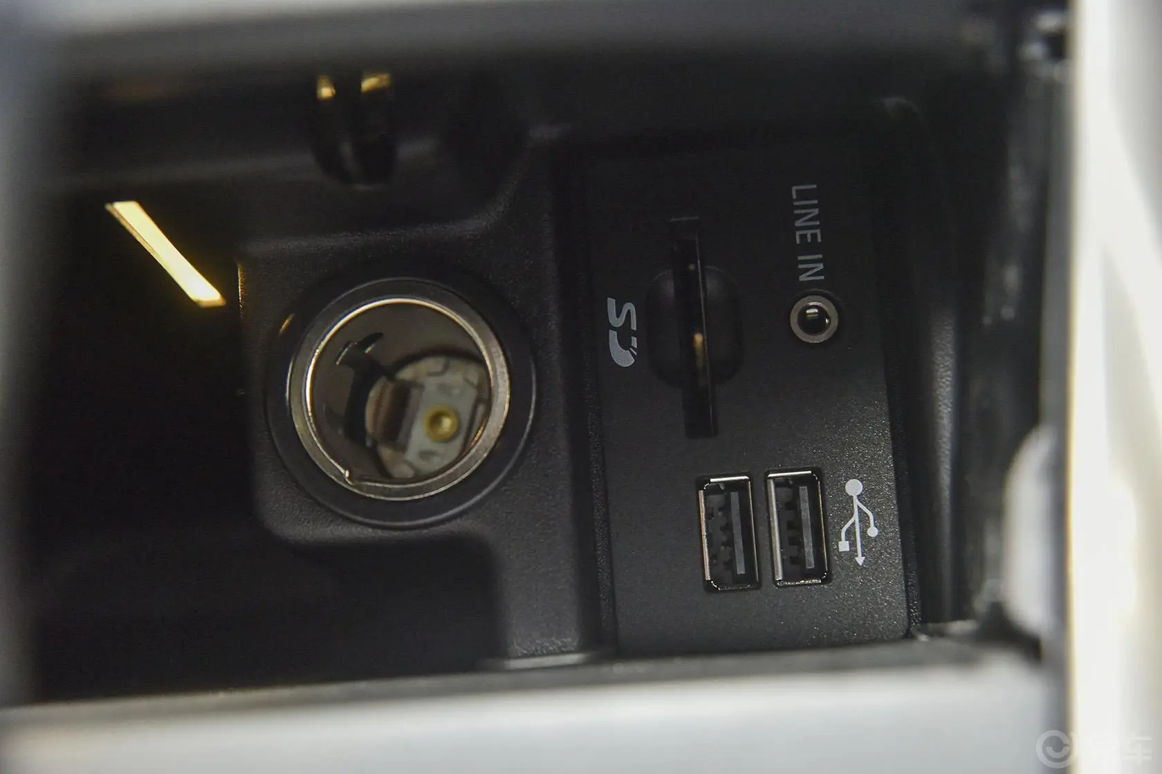 锐界2.0T GTDi  四驱尊锐型USB接口