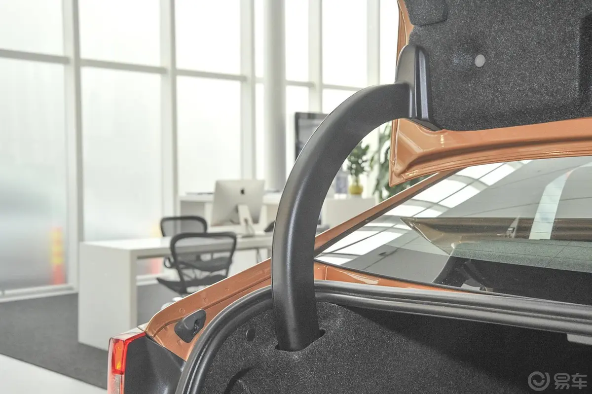 沃尔沃S602.0T 手自一体 智行版行李厢支撑杆