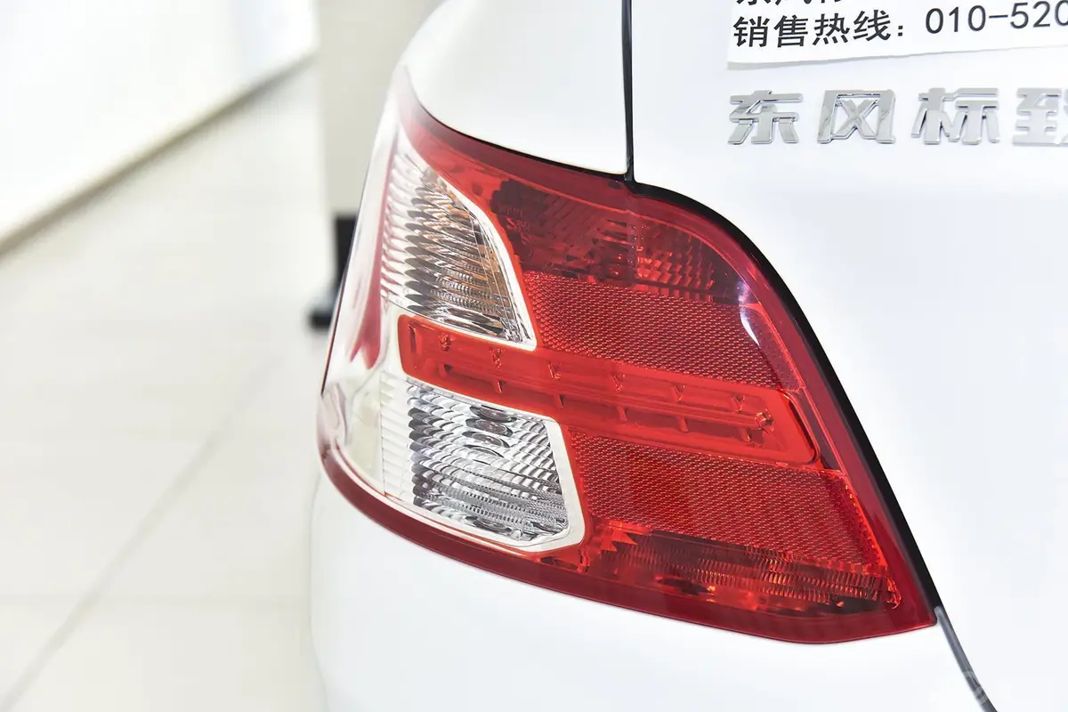 标致3011.6L 手动 舒适版外观