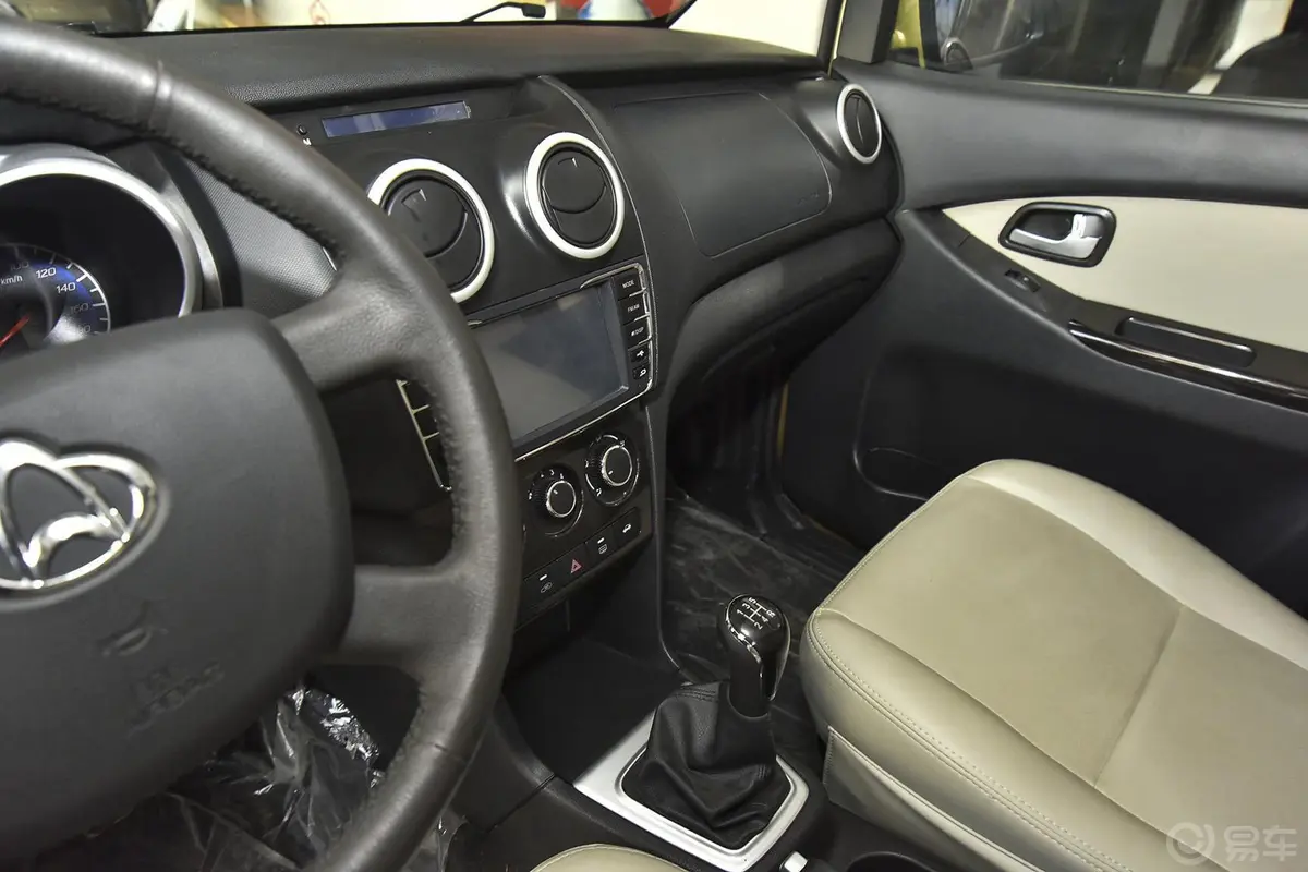 欧诺S金欧诺 1.5L 手动 豪华版中控台驾驶员方向