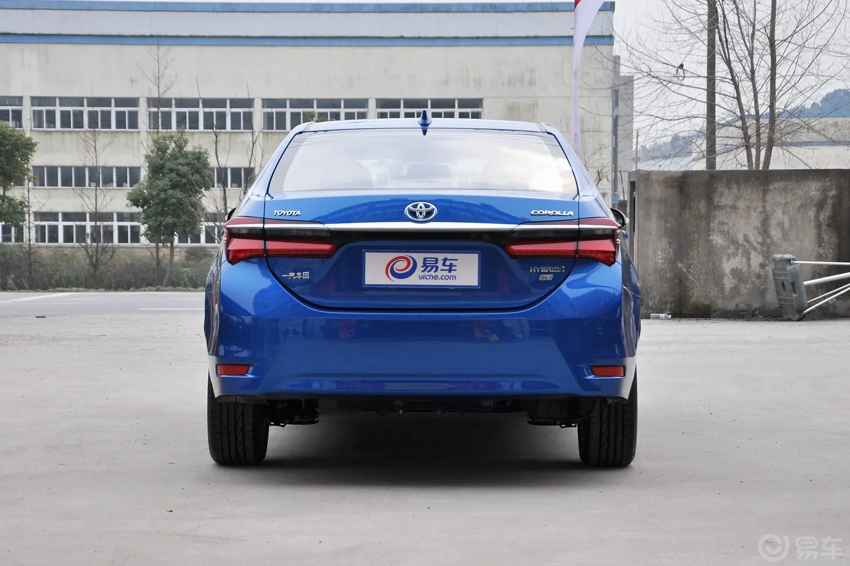 卡罗拉双擎 1.8L CVT 精英版正后水平