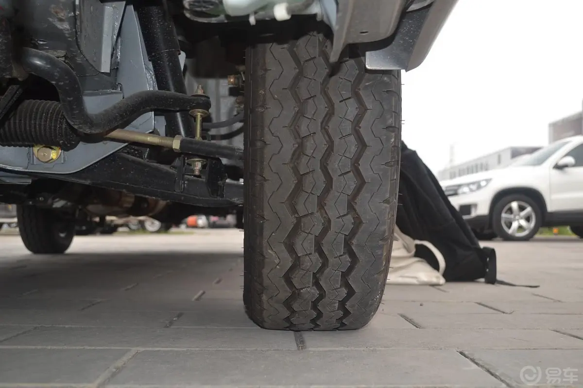 金威2.0L 创业型 V20 国五 高功率轮胎花纹