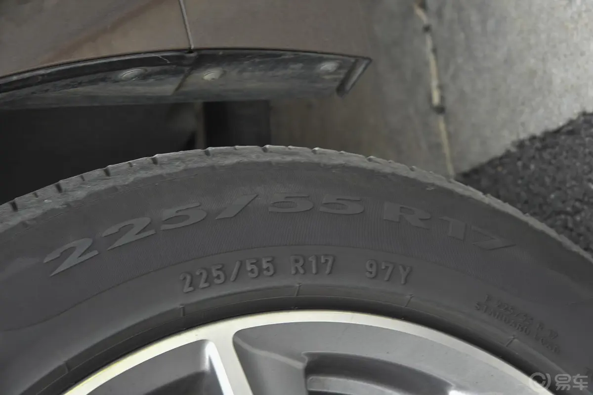 英菲尼迪Q50L2.0T 豪华版轮胎规格