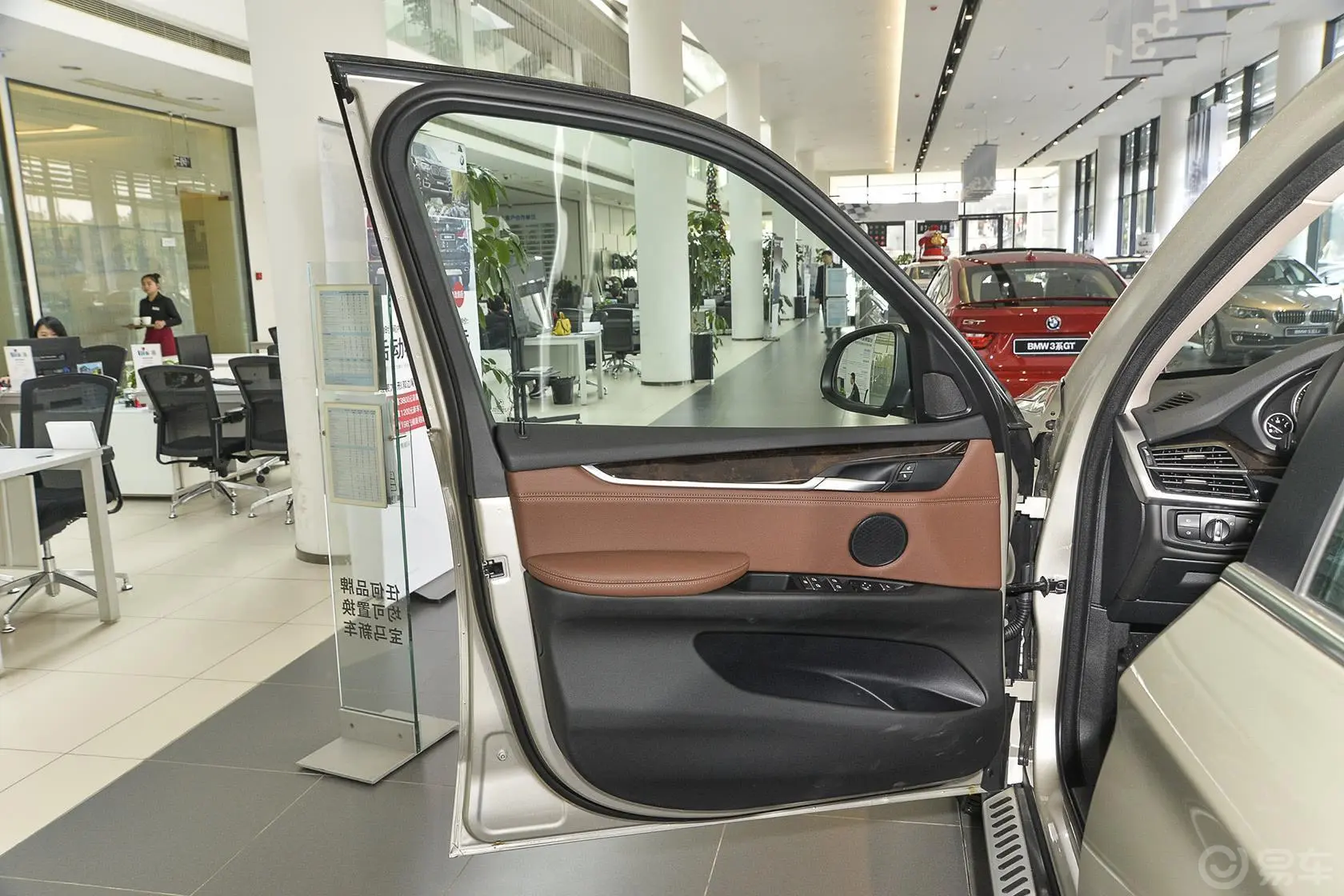 宝马X5(进口)xDrive35i 典雅型驾驶员侧车门内门板