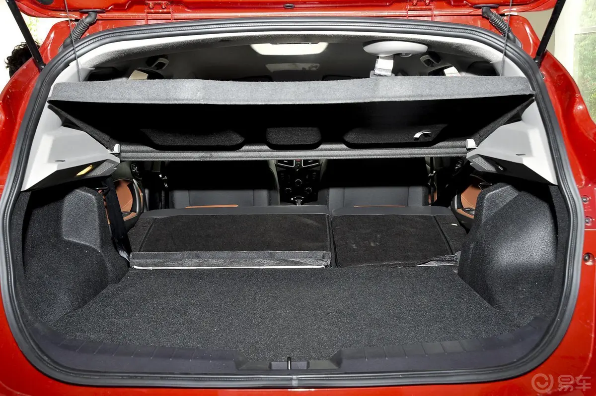 海马S51.5T CVT 舒适型运动版行李箱空间（后排全放倒）