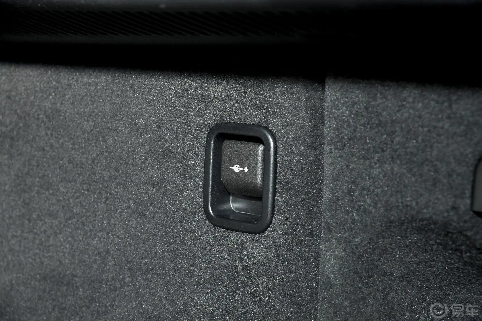 宝马X6xDrive35i 领先型空间