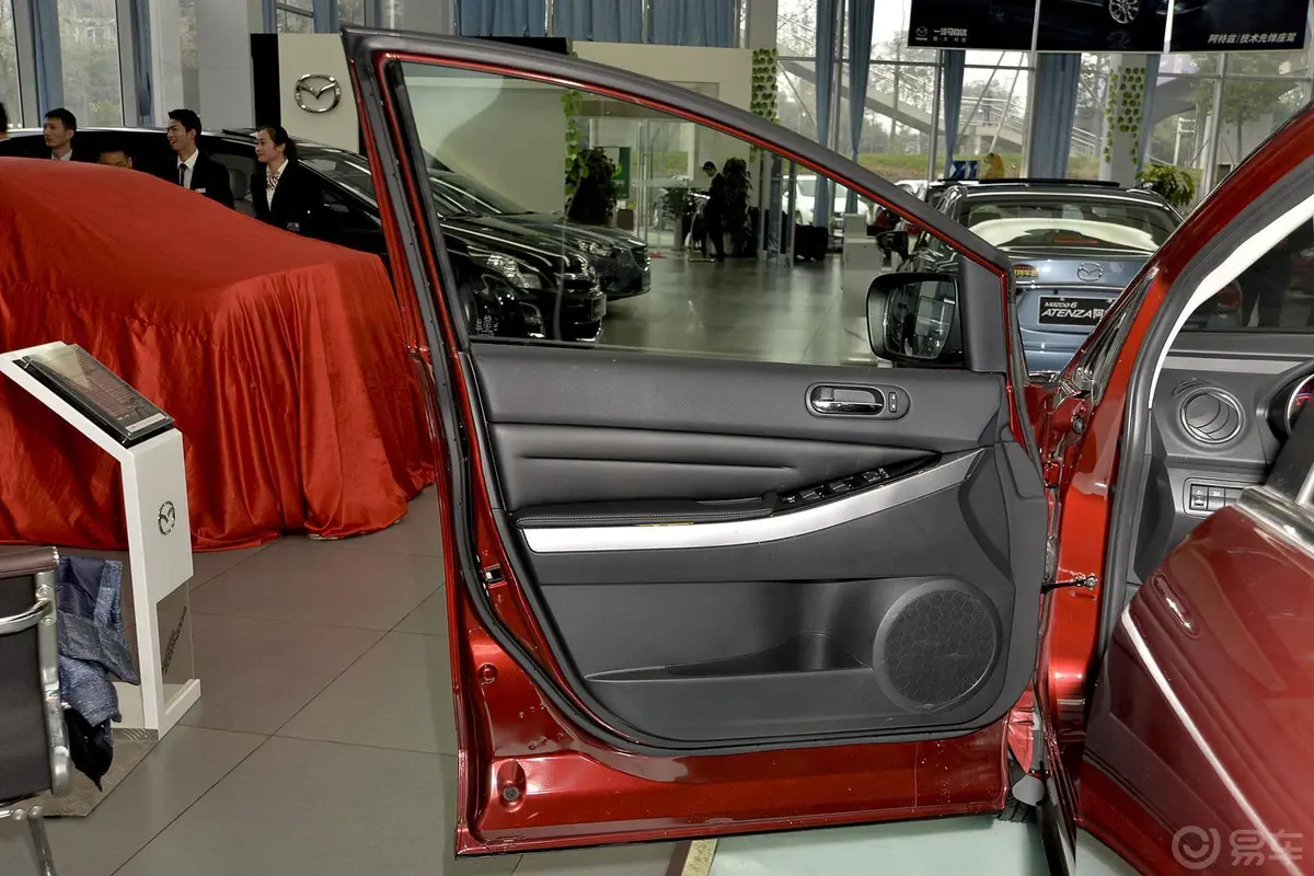 马自达CX-72.5L 两驱 豪华版驾驶员侧车门内门板