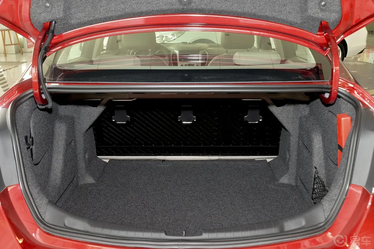 科鲁兹三厢 1.5L 自动时尚天窗版行李箱空间