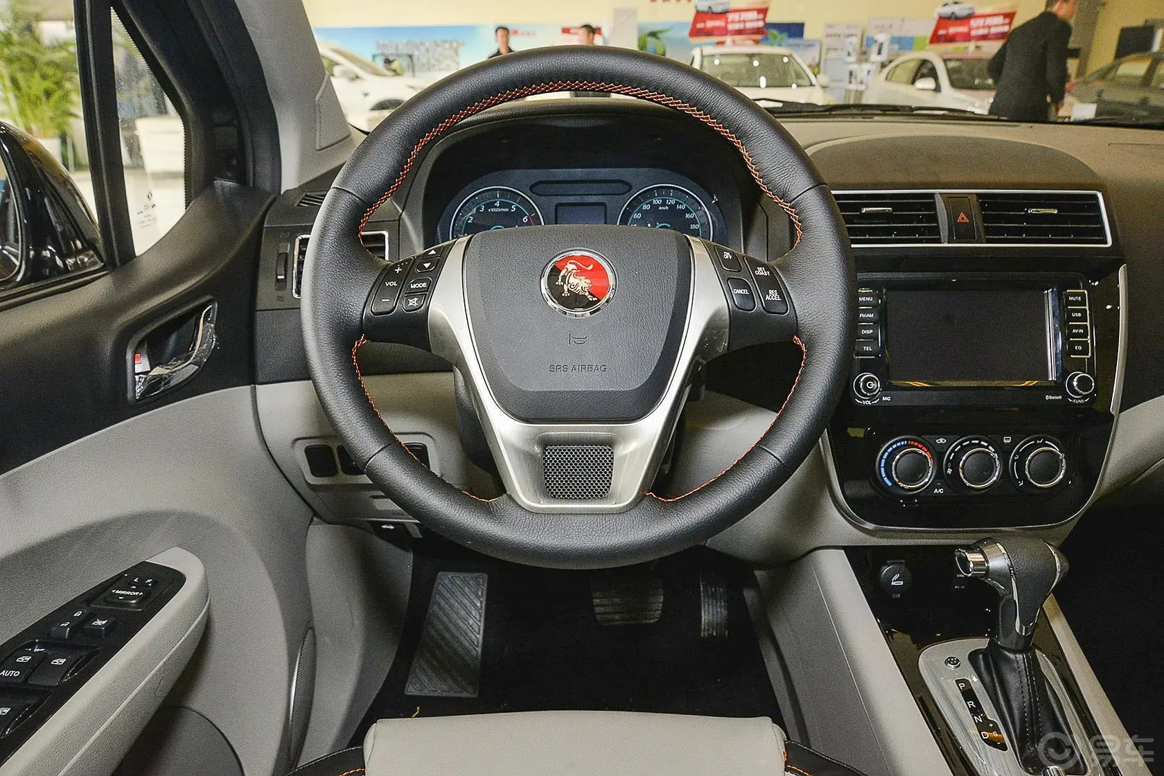 景逸XV1.6L CVT 豪华版驾驶位区域