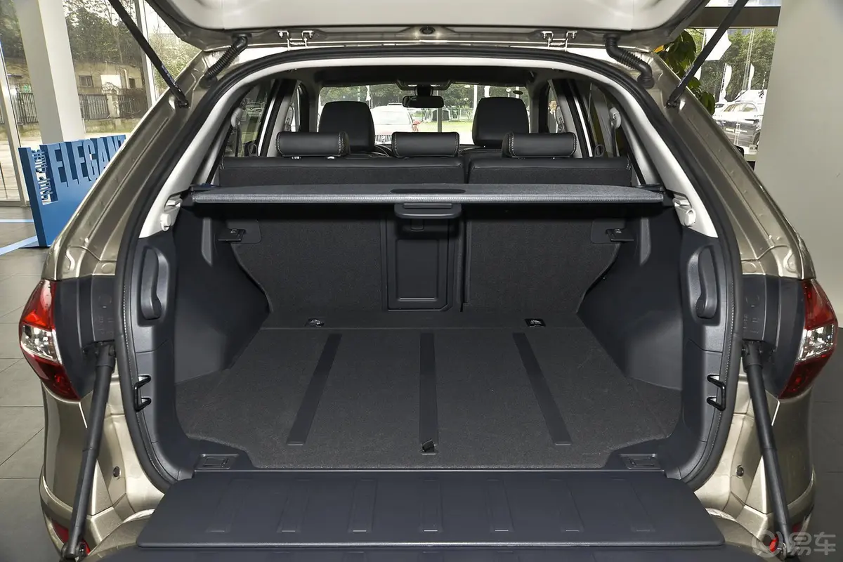 科雷傲(进口)2.0L 两驱 舒适版行李箱空间
