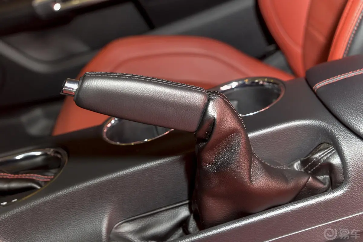Mustang5.0L GT 手自一体 运动版驻车制动（手刹，电子，脚刹）