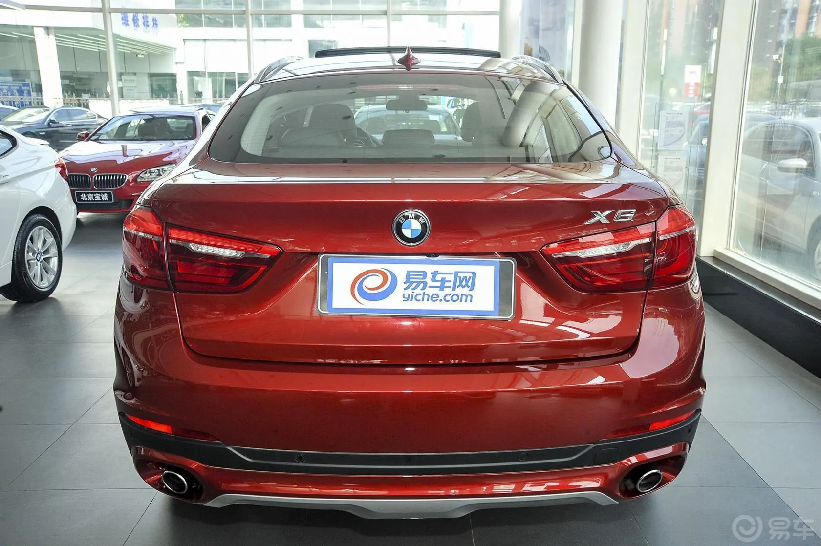 宝马X6xDrive35i 豪华型正后水平