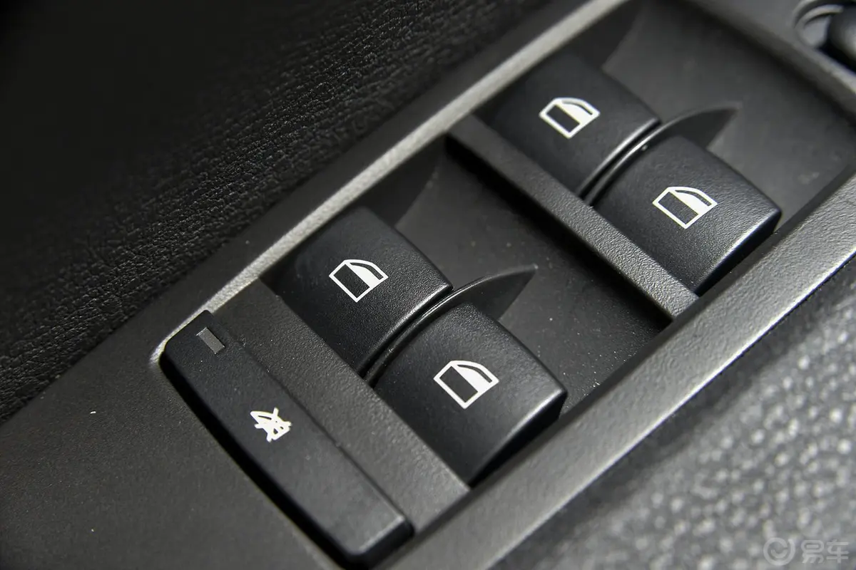 宝马X1sDrive18i 领先晋级版车窗升降键