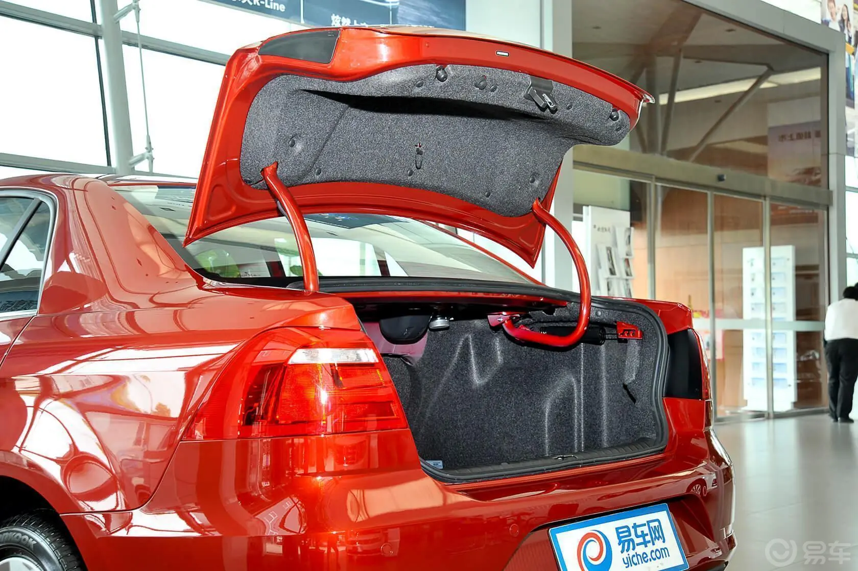 宝来1.6L 自动 舒适型行李厢开口范围