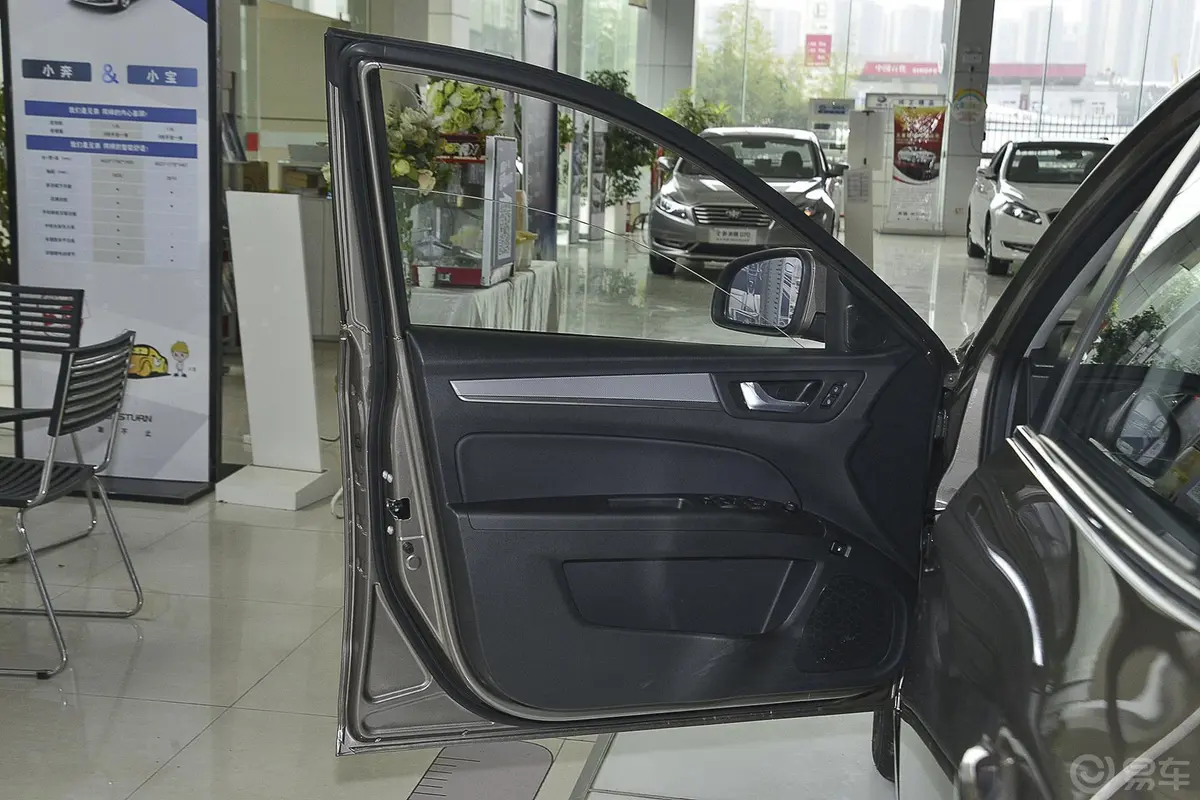 奔腾B301.6L 自动 豪华型驾驶员侧车门内门板