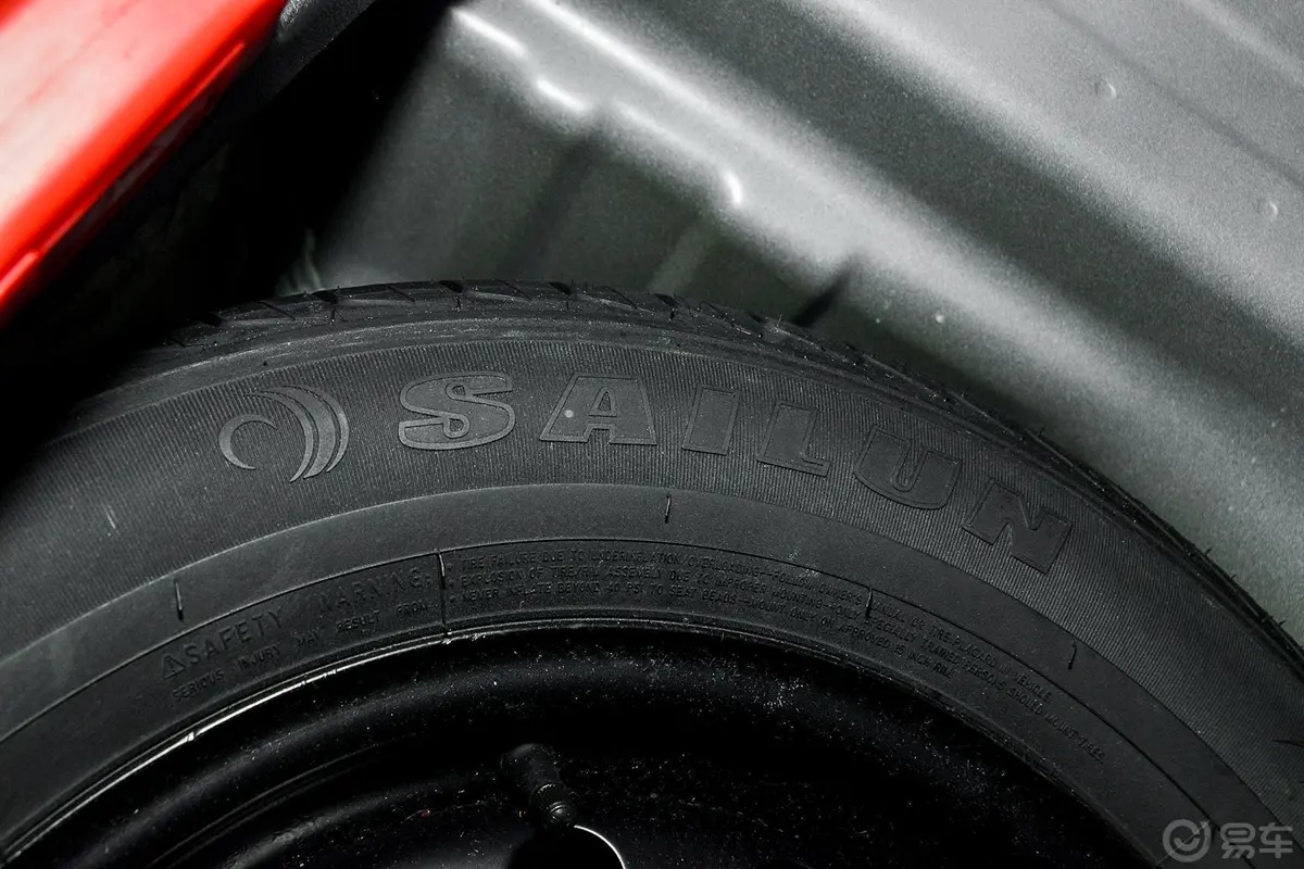 众泰Z300新视界版 1.5L 手动 豪华型备胎品牌