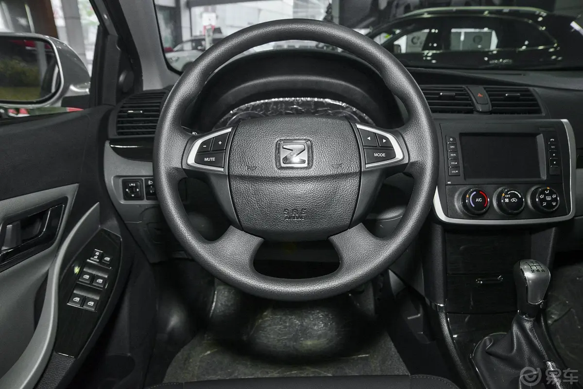 众泰Z300新视界版 1.5L 手动 豪华型驾驶位区域