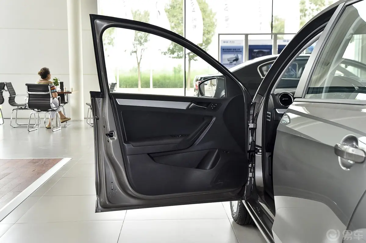 捷达质惠版 1.4L 手动舒适型驾驶员侧车门内门板