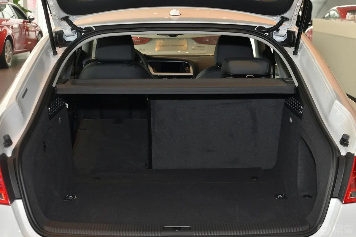 奥迪A5Sportback 45 TFSI quattro行李箱空间（后排左放倒）