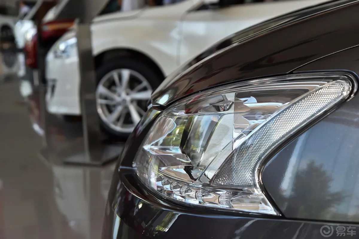 轩逸1.6L CVT XV 尊享版外观