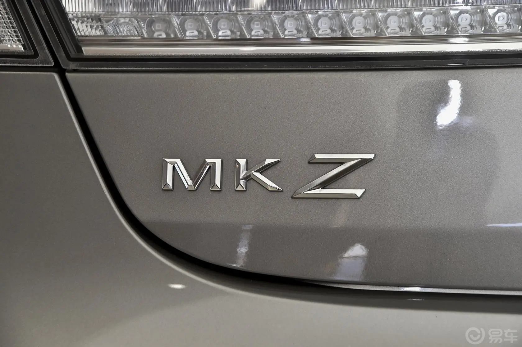 林肯MKZ2.0T 尊雅版尾标