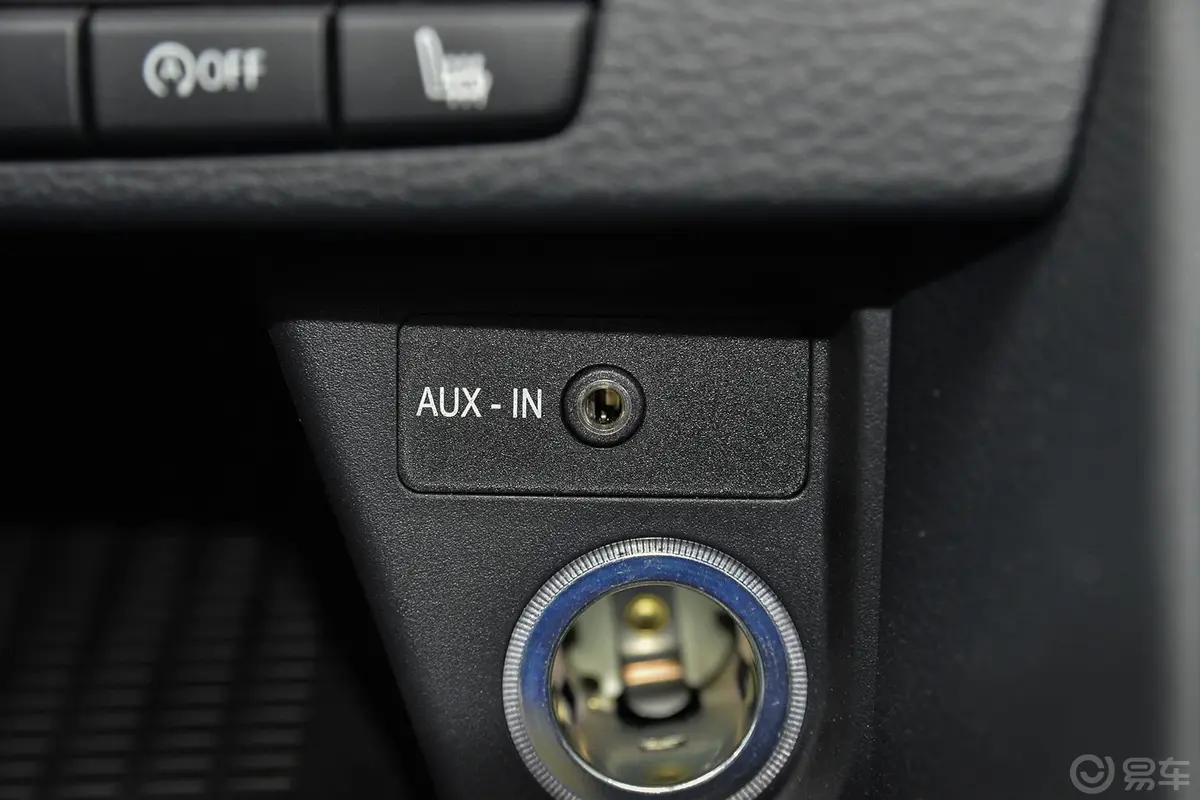 宝马X1sDrive18i 时尚晋级版AUX接口