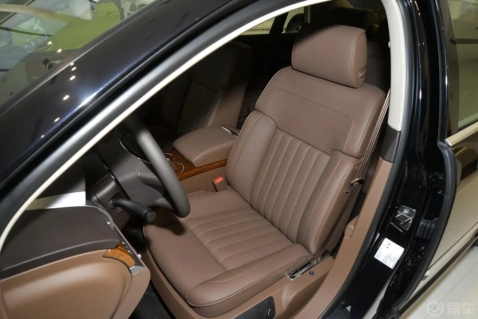 辉腾3.0L 商务型 汽油版驾驶员座椅