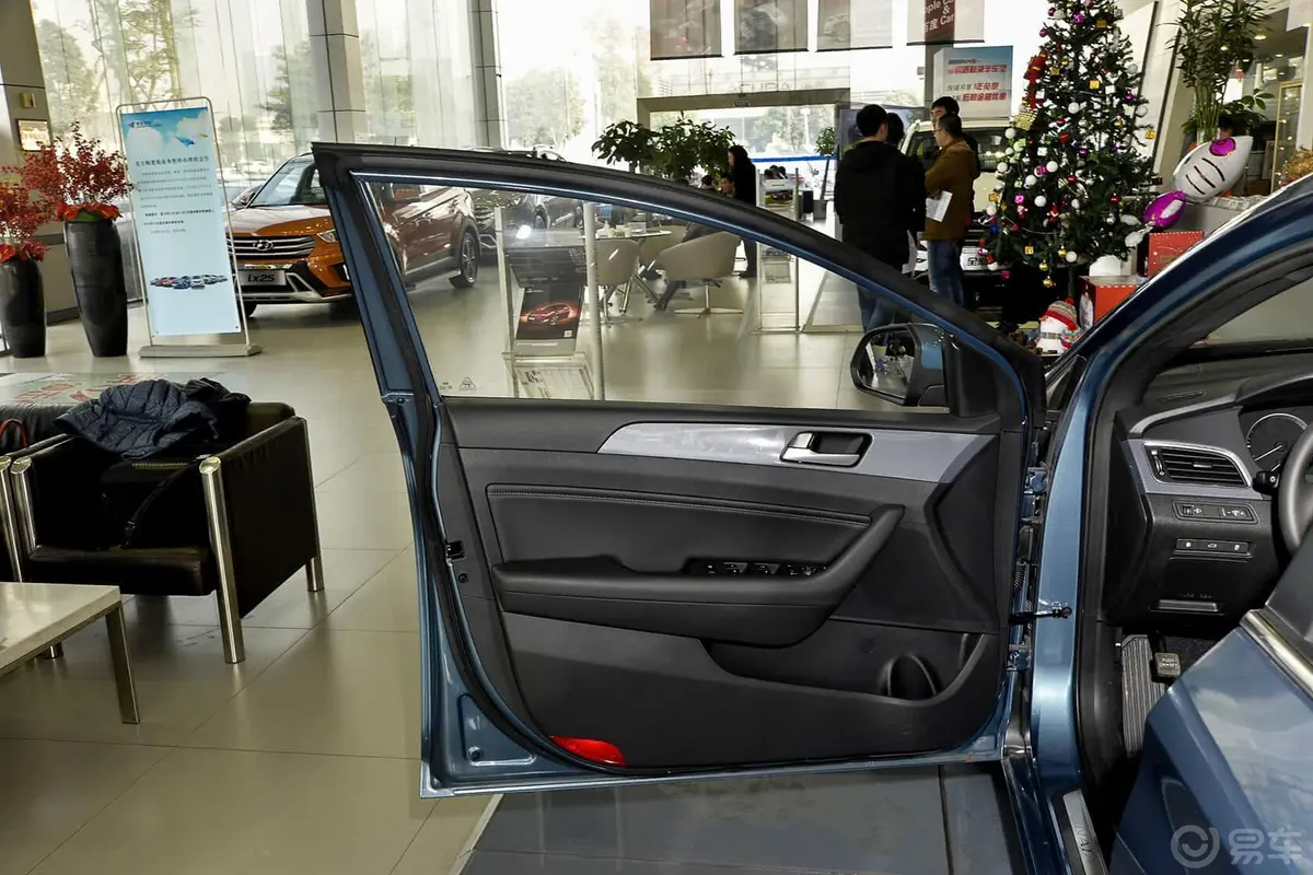 索纳塔1.6T 自动 GS 时尚型+娱乐包驾驶员侧车门内门板
