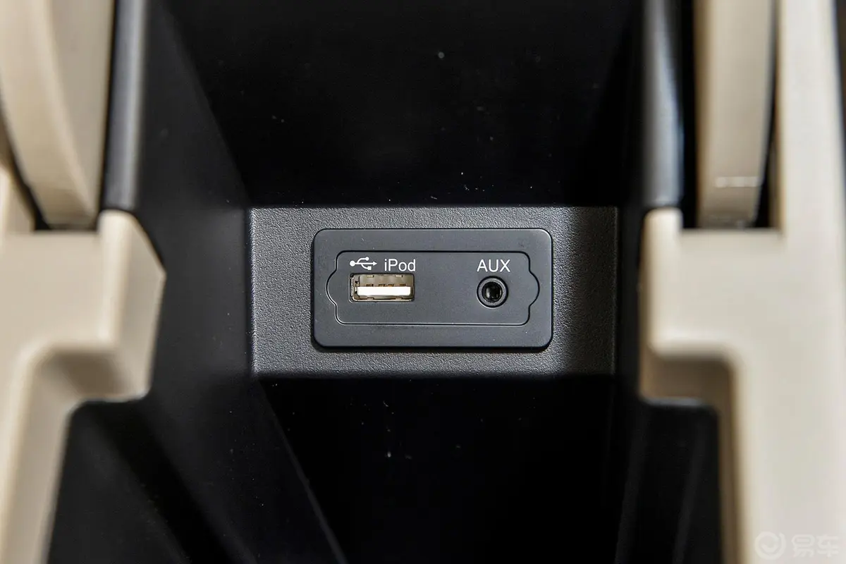 艾瑞泽71.6L CVT 致尚版USB接口