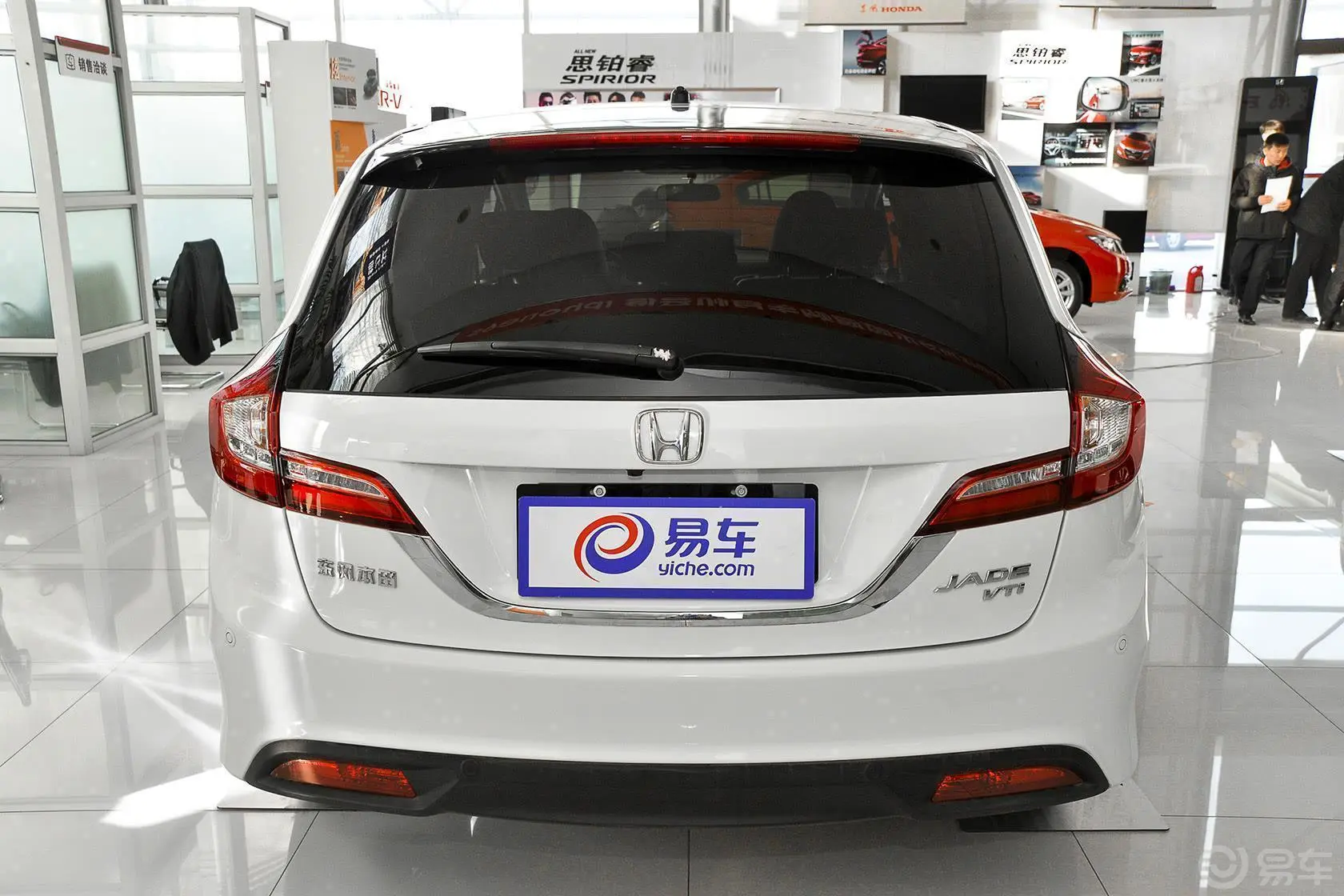 杰德1.8L CVT 豪华尊享型（五座）正后水平