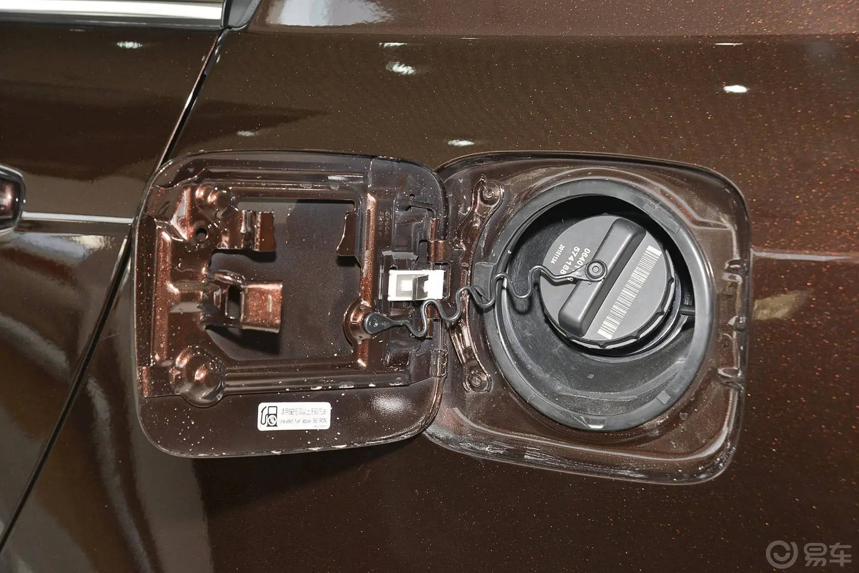 帝豪RS 1.5L CVT 向上版油箱盖