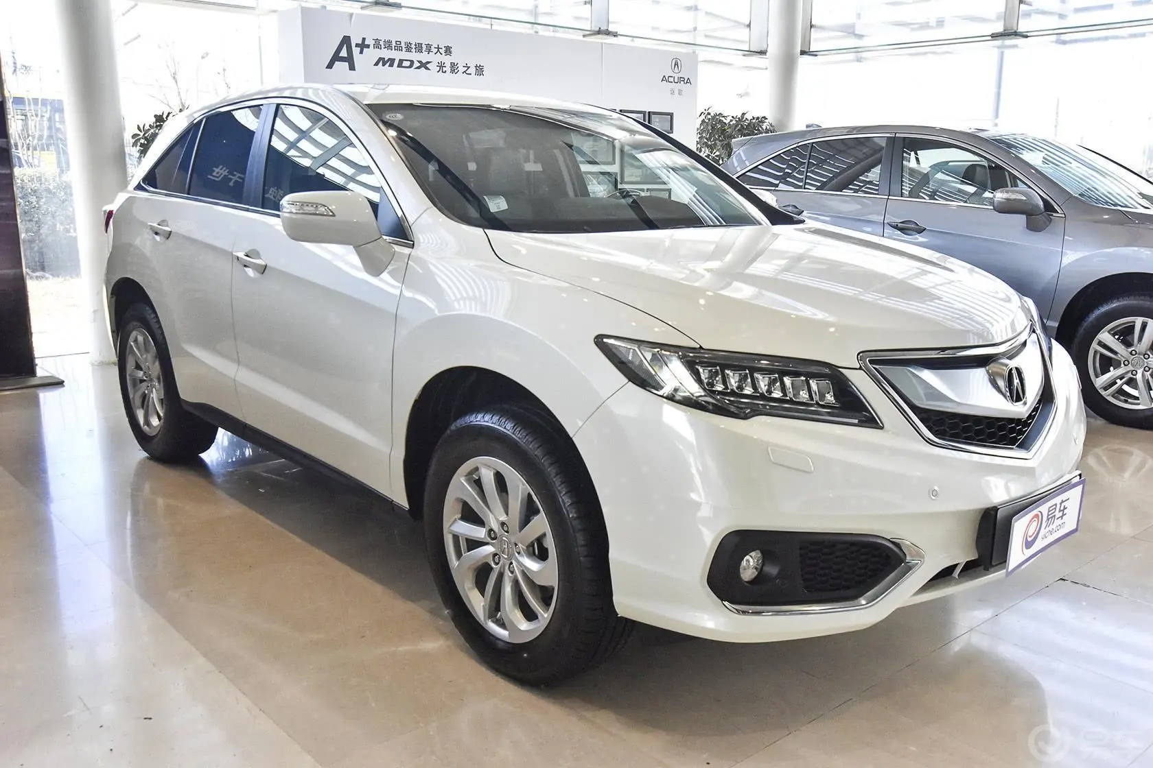 讴歌RDX(进口)3.0L 手自一体 两驱 精锐版车尾局部