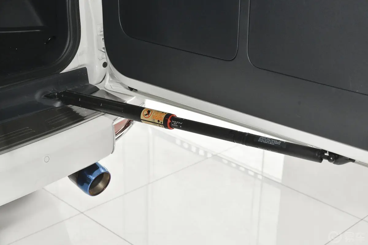 普拉多2.7L 自动 标准版行李厢支撑杆