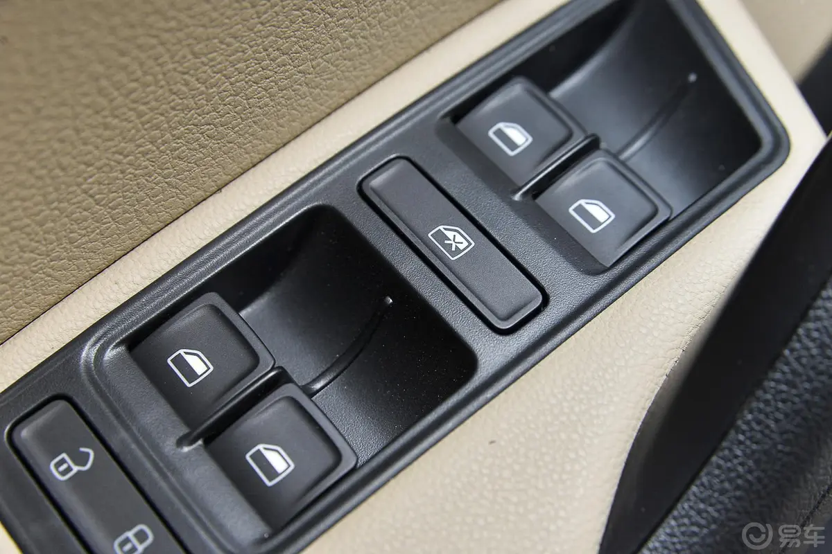 捷达质惠版 1.6L 自动舒适型车窗升降键