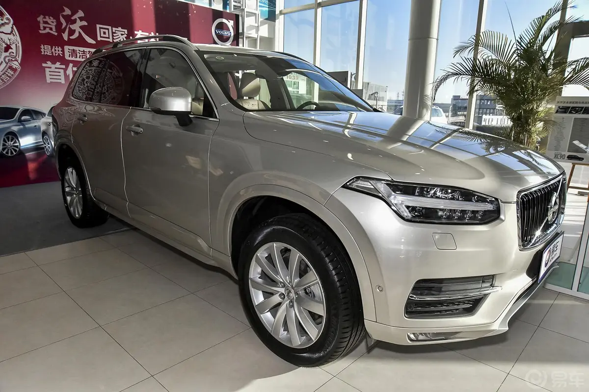 沃尔沃XC902.0T T6 智雅版 七座侧前45度车头向右水平