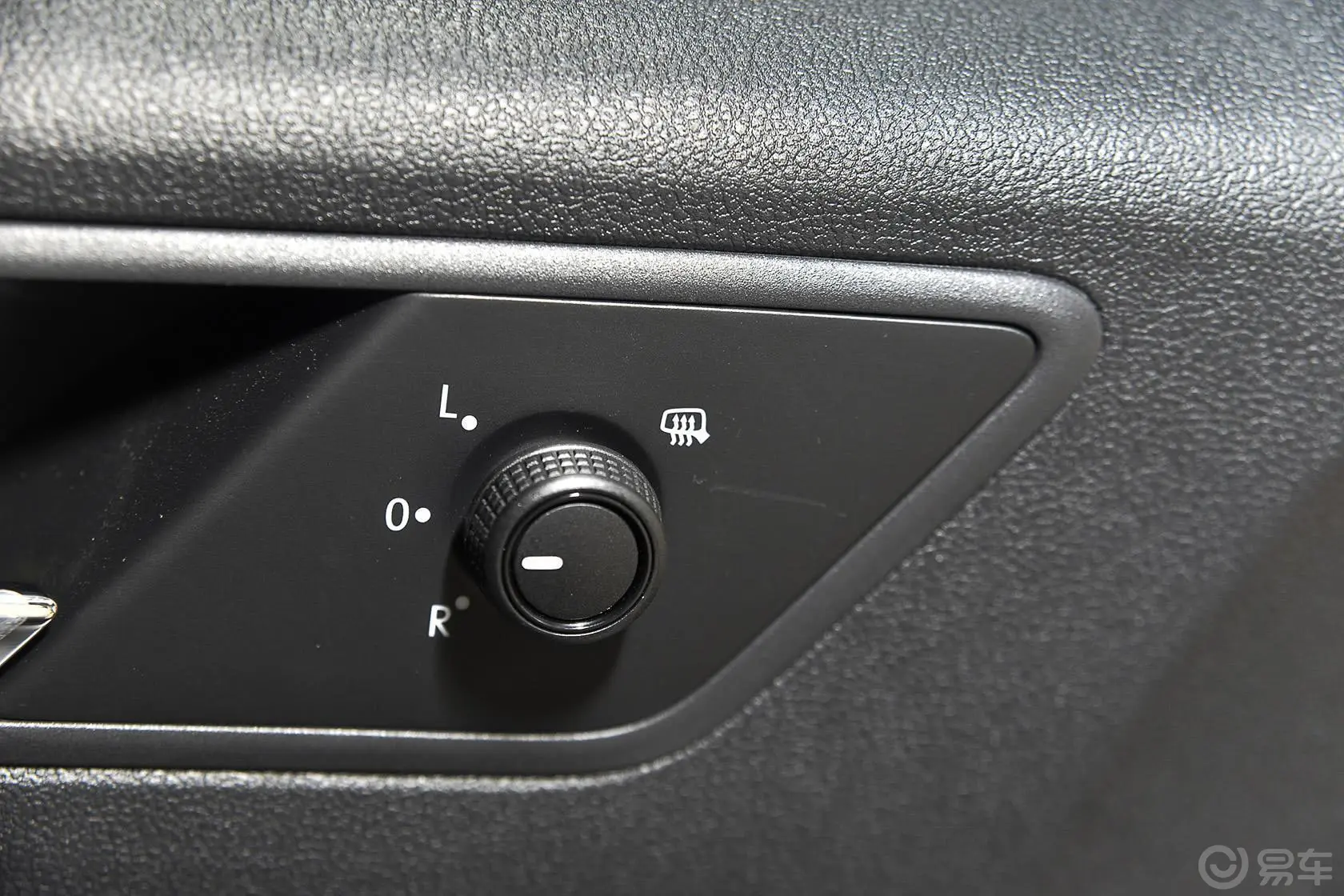 捷达质惠版 1.6L 自动舒适型外后视镜控制键