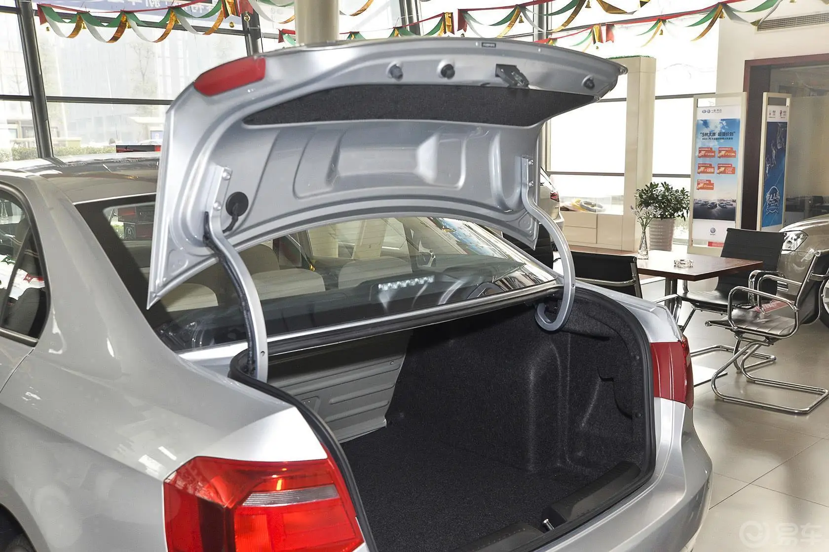 捷达质惠版 1.6L 自动舒适型行李厢开口范围